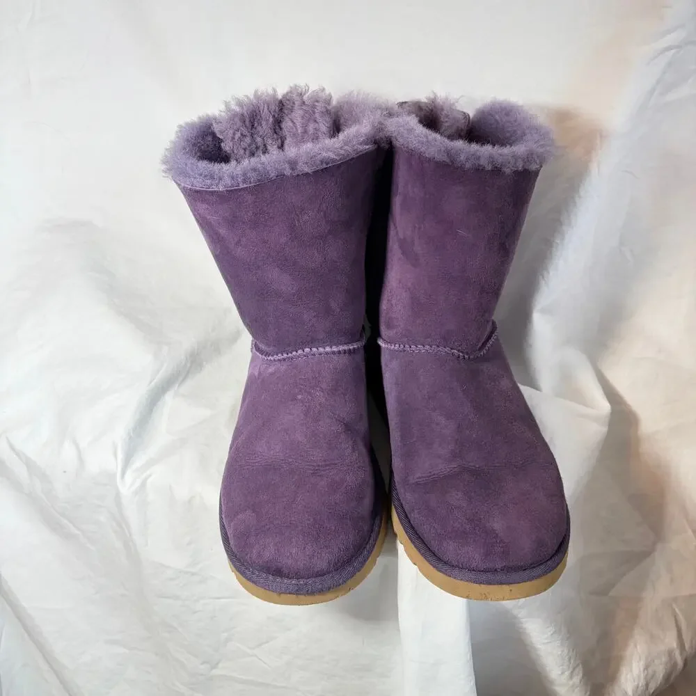 UGG Womens Bailey bow Purple short boots.  Size 6. 2 bows. Rare color Nightshade